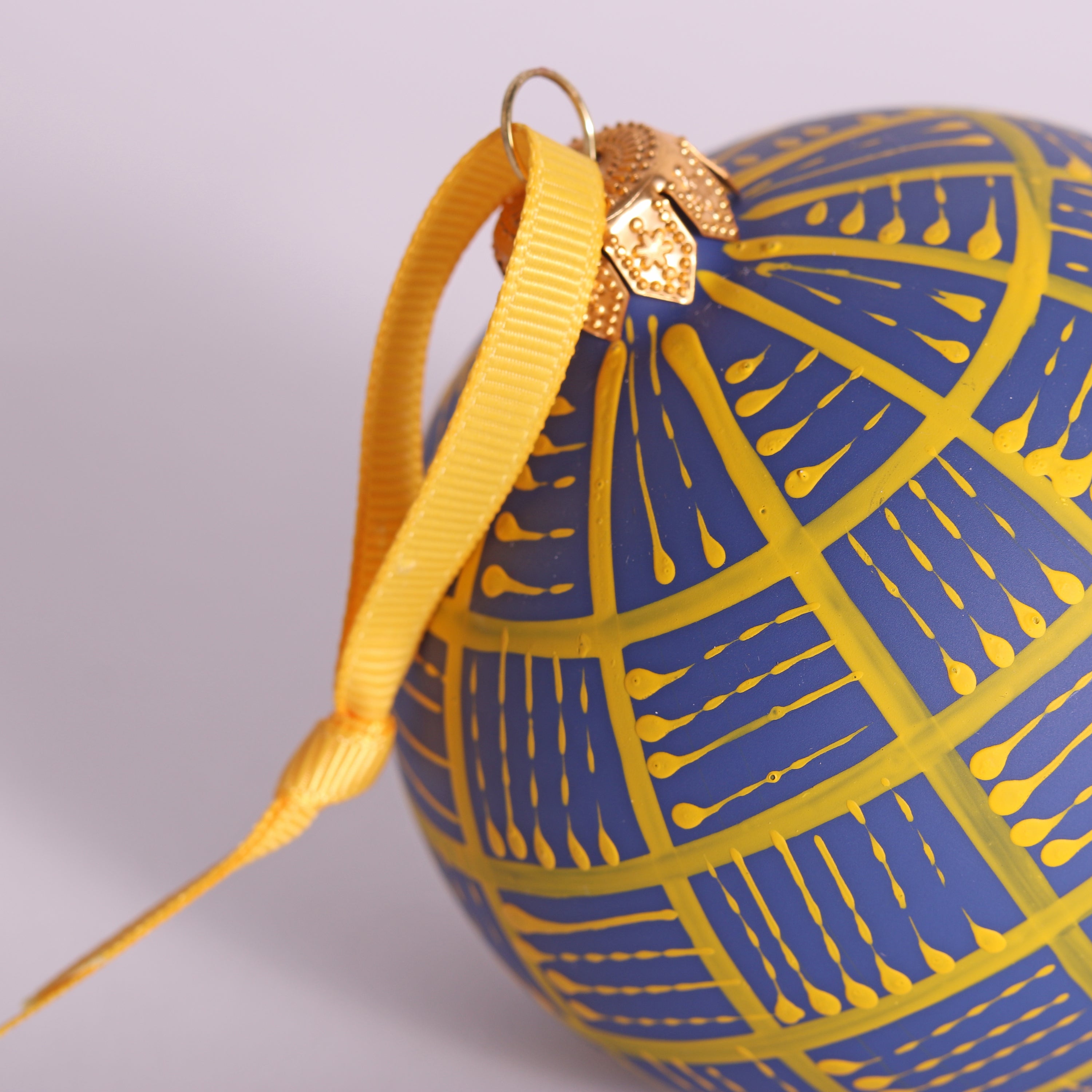 Lines Glass Bauble 8cm, Golden on Navy